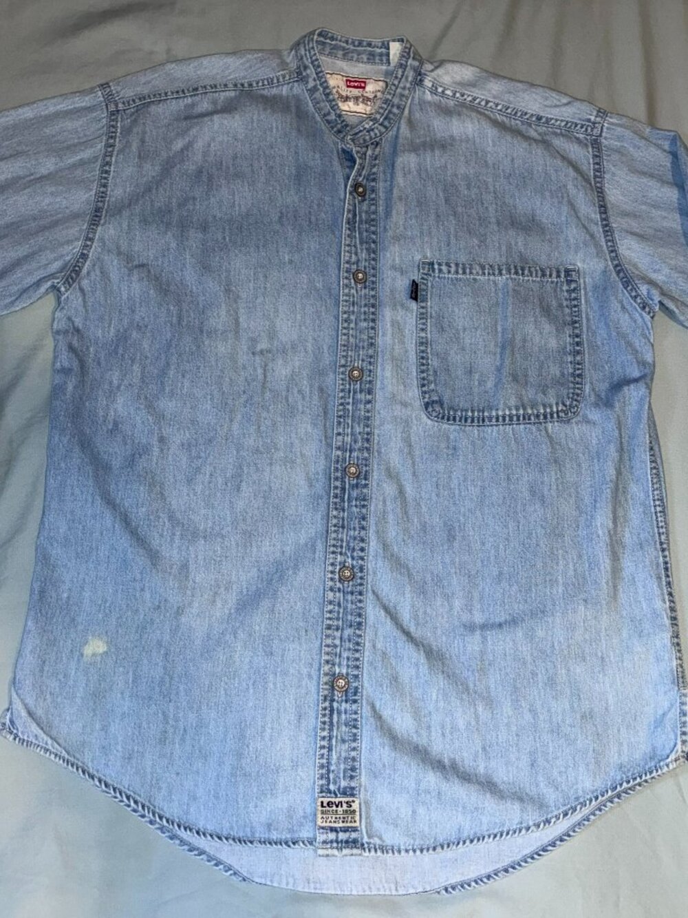 90's Levi's Light Wash Denim Shirt Men's Small Vintage